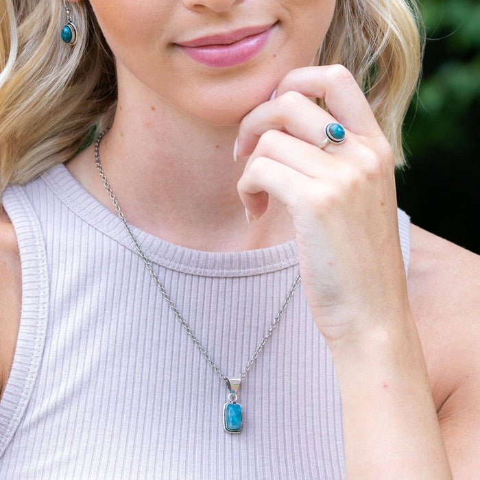 Handcrafted Semiprecious Small Stone Necklace - Apatite