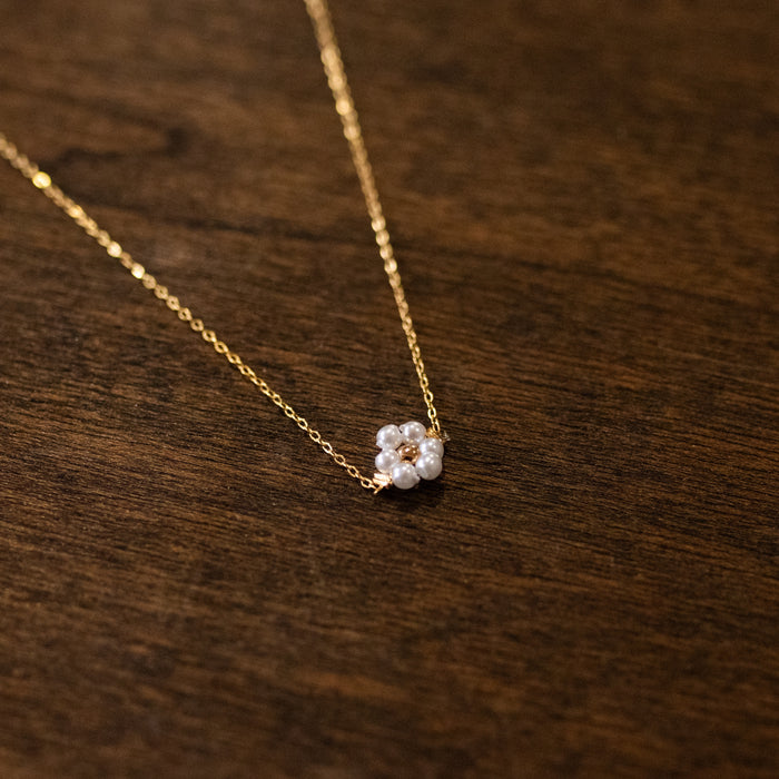 Dainty Daisy Necklace