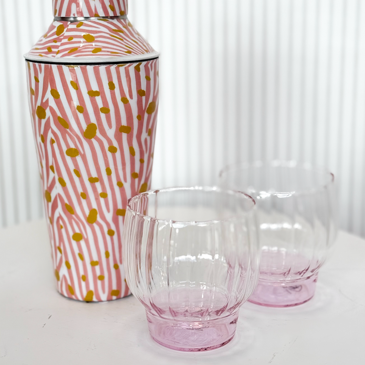 2 pink tulip shaped cocktail glasses