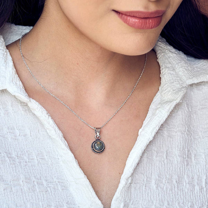 Handcrafted Semiprecious Small Stone Necklace - Labradorite