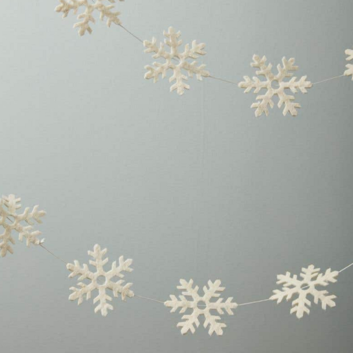 Snowy Garland